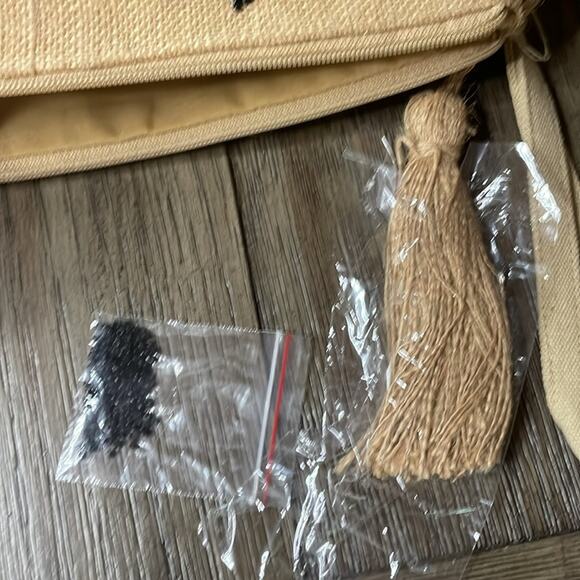 NWT Holiday Design beaded Palm Clutch - Picture 5 of 9